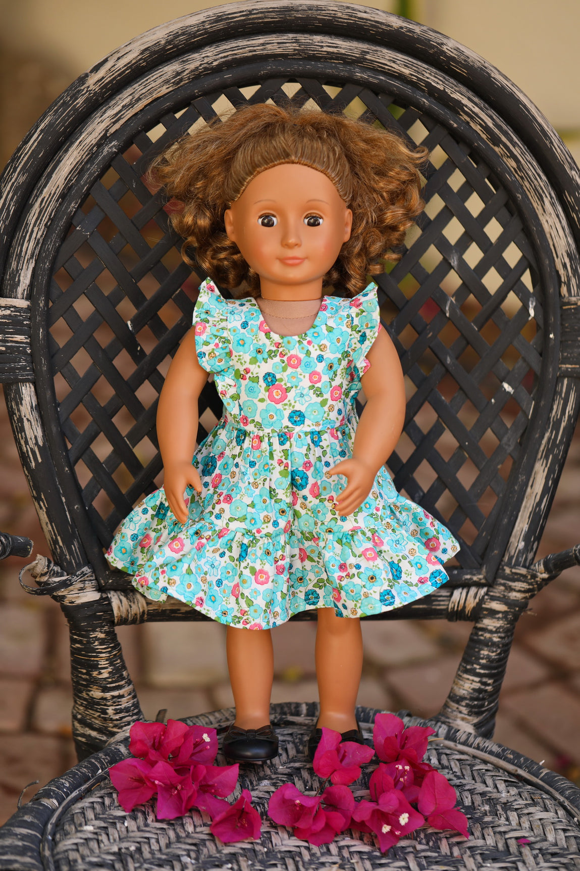 Free patterns for AG doll dress with straps! #SummerSewingProjects  #DollClothes - Free Doll Clothes Patterns